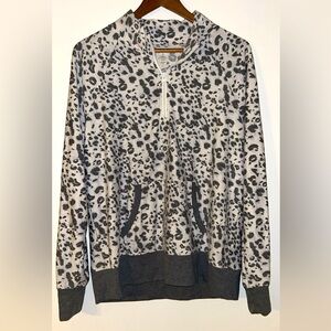 Cheetah Women’s Cute pullover size xl front pocket Marika